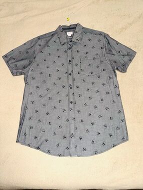 Men's Short Sleeve Gray Skull Print Button-Up Shirt